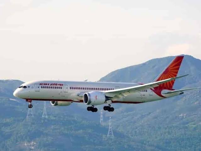इंडोनेशिया से दिल्ली आने वाली एयर इंडिया की फ्लाइट खराब मौसम के कारण वाराणसी डायवर्ट